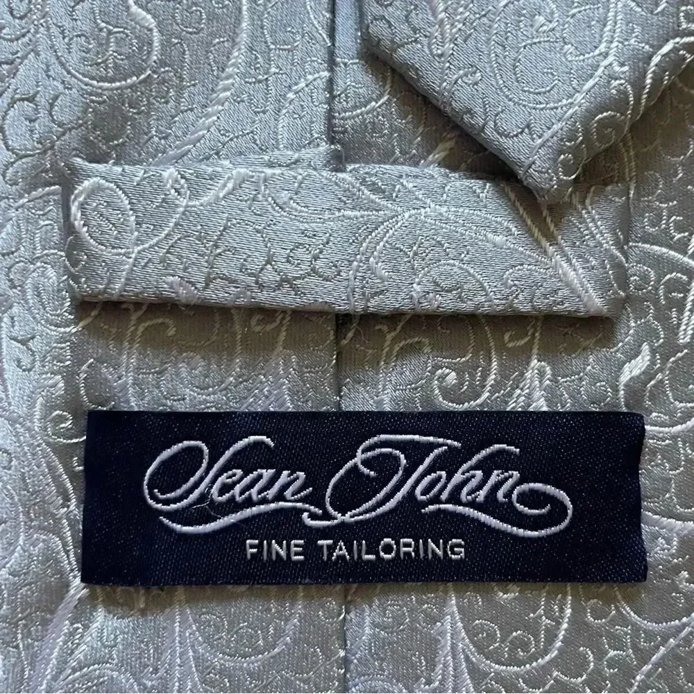 Sean John Light Grey Scroll Pattern 100% Silk Handmade Neck Tie Size Regular
